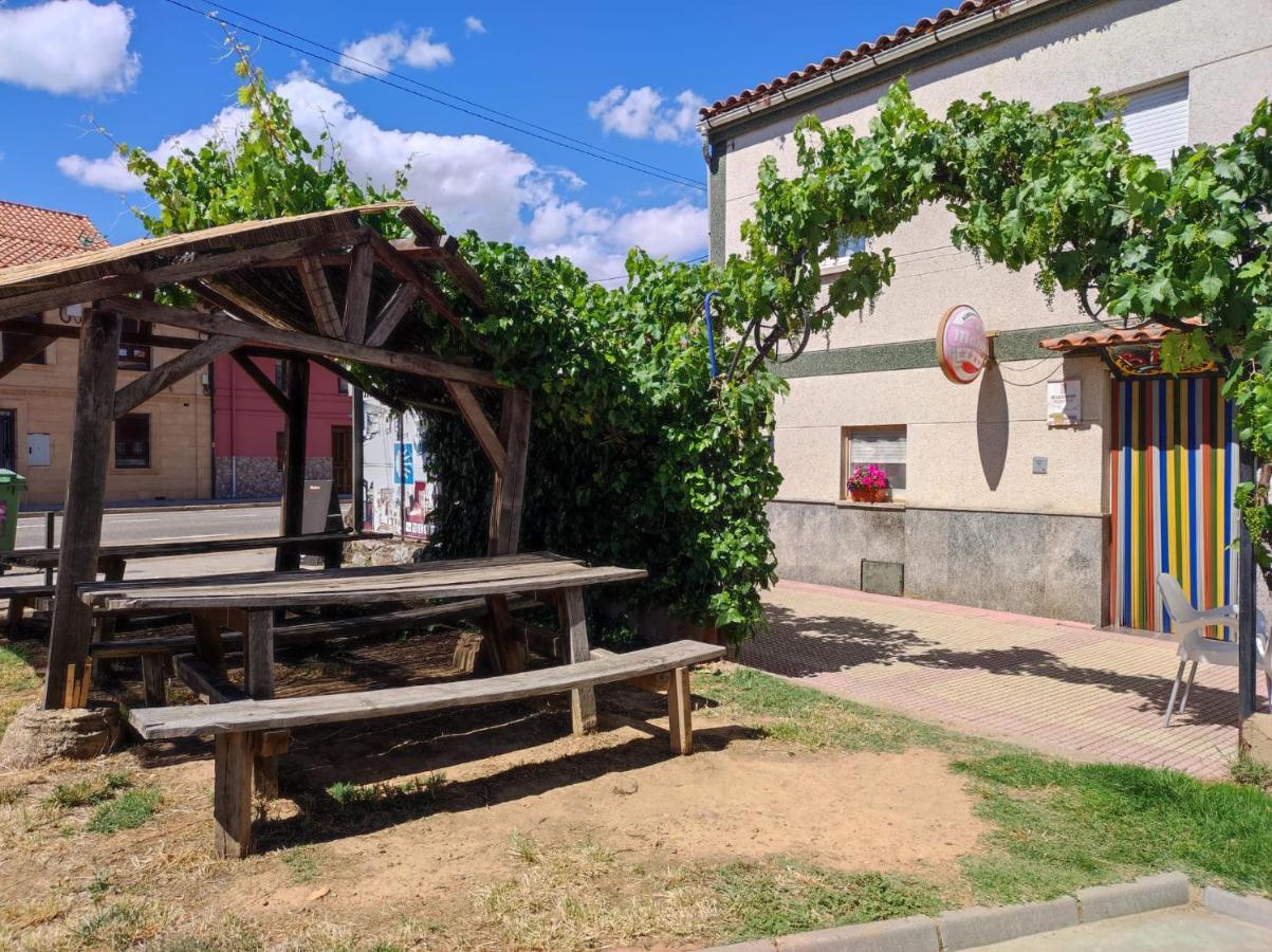 Albergue Santa Ana San Martin del Camino Luaran gambar