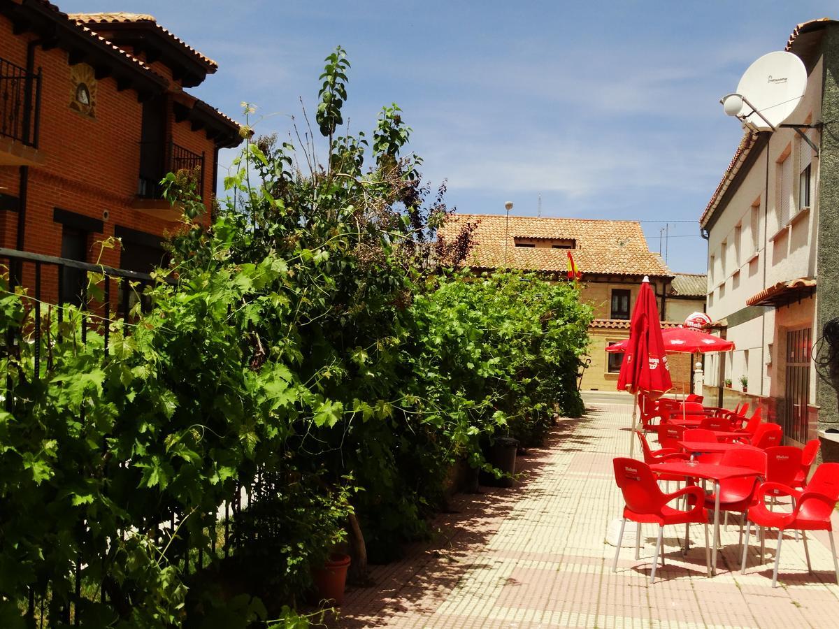 Albergue Santa Ana San Martin del Camino Luaran gambar