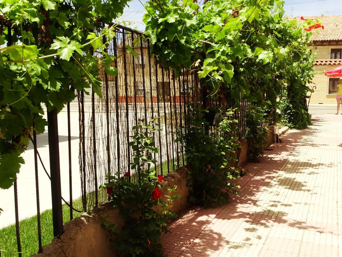 Albergue Santa Ana San Martin del Camino Luaran gambar